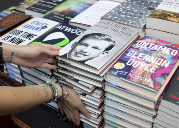Un juez permite a la sobrina de Trump promocionar libro sobre el presidente La editorial Simon & Schuster adelantó la fecha de lanzamiento del libro. Fotos: EFE.
