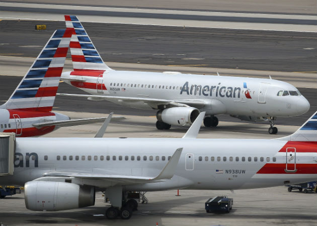 EE.UU. autoriza uso de desinfectante que mata coronavirus y efecto dura 7 días El producto de momento se aplicará solo en algunos aviones de American Airlines. Fotos: EFE.