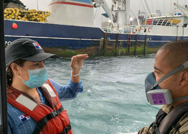 ARAP con el SENAN inspecciona barcos con bandera extranjera en el país Fue verificada la documentación de algunas embarcaciones. Fotos: Cortesía.