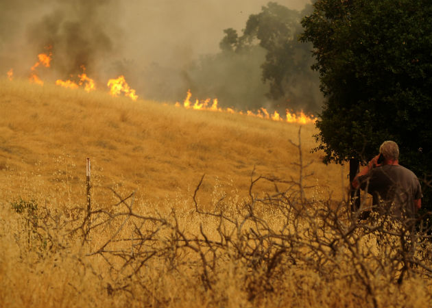 Seis muertos y casi 200.000 evacuados por múltiples incendios en California El gobernador de California, Gavin Newsom, declaró el estado de emergencia. Fotos: EFE.