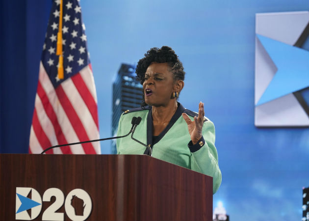 Los demócratas dan inicio a la convención que erigirá a Biden como candidato La representante por Wisconsin, Gwen Moore, habla en la Convención Nacional Demócrata, evento que es virtual. Fotos: EFE.