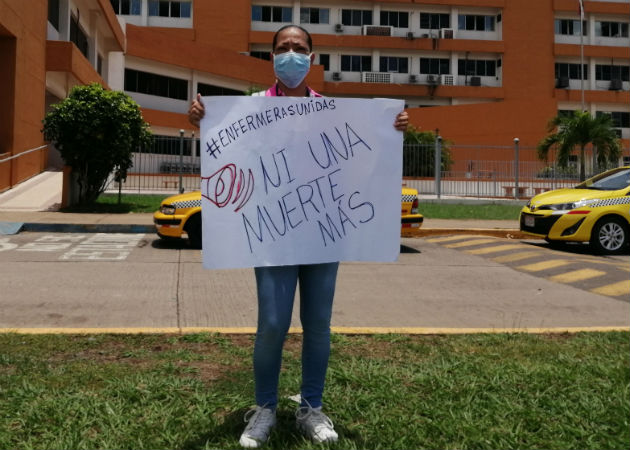 Con repicar de caja y tonadas personal de enfermería protesta en Panamá Oeste Con el repicar de una caja y tonadas exigían contar con los equipos personales de seguridad. Fotos: Eric A. Montenegro.