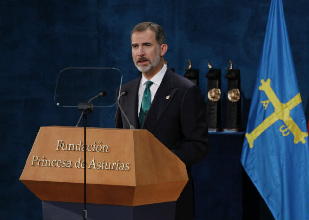 Juan Carlos I abandona España ante el escándalo por sus presuntos negocios El rey Felipe VI ha transmitido a su padre "su sentido respeto y agradecimiento ante su decisión". Fotos: EFE.