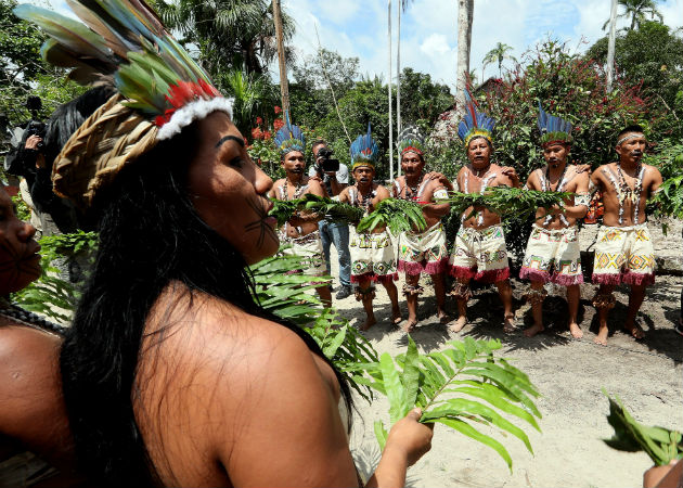 El histórico cacique indígena Raoni, hospitalizado con la COVID-19 en Brasil El Instituto Raoni subrayó que la pandemia "se viene arrastrando" en los territorios indígenas, "poniendo en riesgo la vida de centenas de indígenas". Fotos: EFE/Archivo.