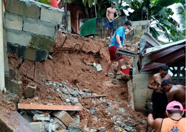 Fuertes lluvias afectaron diecinueve viviendas en el corregimiento de Cativá En el sector El Límite, colapsó el muro tras la fuerte lluvia. Fotos. Diómedes Sánchez S.