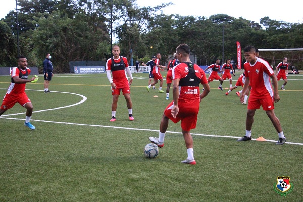 la_roja_chica2.jpg Jugadores durante los entrenamientos en la 'burbuja' en Coclé. Foto:Fepafut