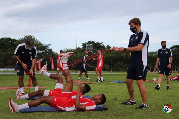 la_roja_chica3.jpg Jugadores durante los entrenamientos en la 'burbuja' en Coclé. Foto:Fepafut