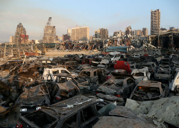Cascos azules heridos de gravedad por la explosión en el puerto de Beirut Vehículos destruidos en los predios del puerto de Beirut, tras la explosión. Fotos: EFE.
