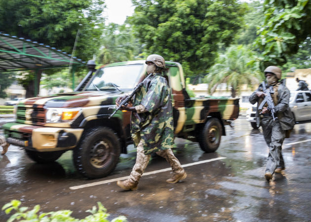 Mueren cuatro soldados y 20 yihadistas en ataque terrorista en centro de Mali Las operaciones militares siguen en curso en la zona del ataque terrorista. Fotos: EFE..