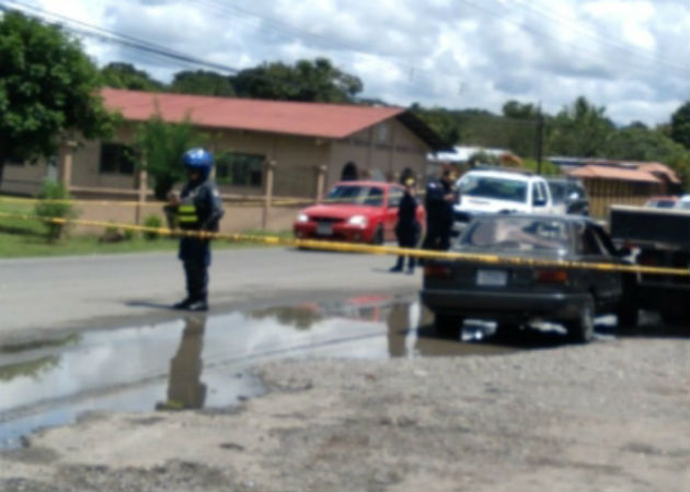 Tercer ejecutado en menos de ocho días en el sector fronterizo de Paso Canoas La víctima respondía al alias de "Chaca Pizarro" de unos 35 años de edad. Fotos: Mayra Madrid.
