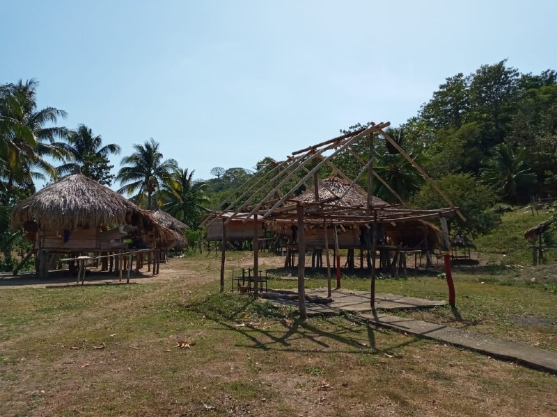 casas_de_tambo_embera-wounaan_tres_mujer_.jpg casas_de_tambo_embera-wounaan_tres_mujer_.jpg