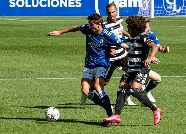 coco-oviedo1.jpg 'Coco' Carrasquilla (der.) del Cartagena en el partido ante Real Oviedo. Foto: FC Cartagena