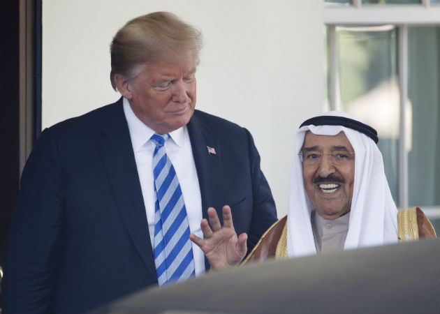 Muere el emir de Kuwait tras dos meses de tratamiento médico en EE.UU. Imagen archivo de un encuentro del fallecido emir de Kuwait con el presidente Trump en la Casa Blanca en septiembre de 2020. Fotos: EFE.