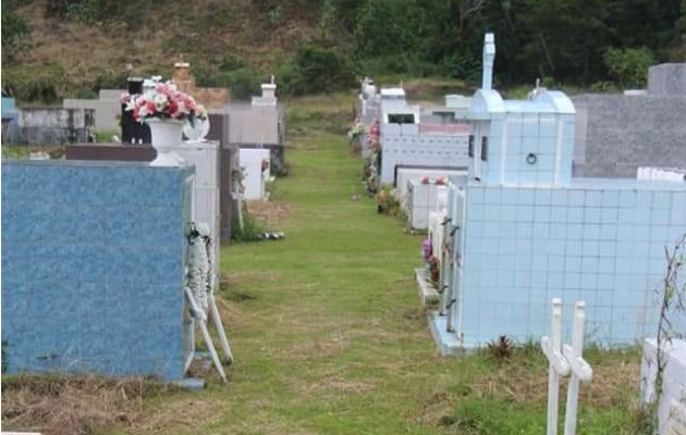 Alcaldía de Boquete cobrará impuesto a quienes no limpien tumbas de familiares La limpieza de las tumbas y lotes le corresponde a cada familiar. Foto: Mayra Madrid.
