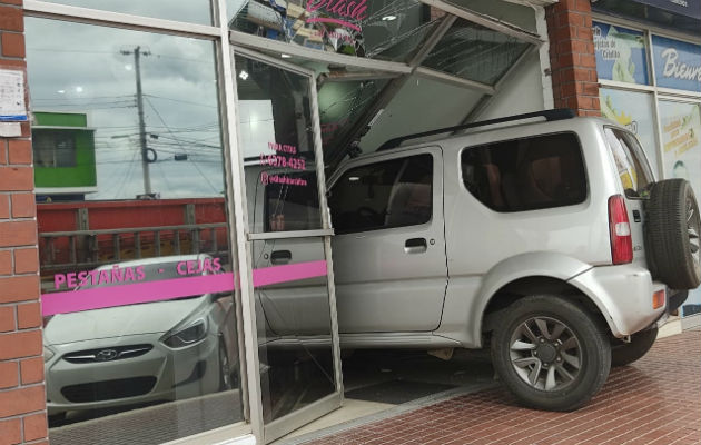 No hubo personas afectadas o heridas, solo se reportó que la conductora presentó un cuadro de nervios producto de la impresión. Foto: Thays Domínguez No hubo personas afectadas o heridas, solo se reportó que la conductora presentó un cuadro de nervios producto de la impresión. Foto: Thays Domínguez