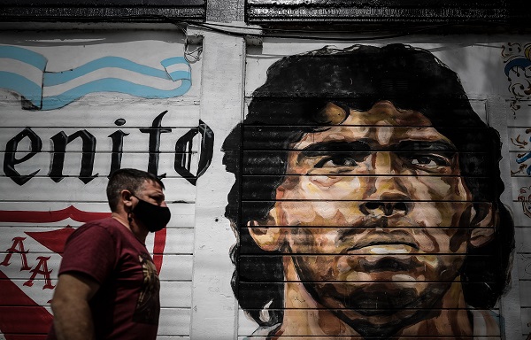 diego_maradona-efe.jpg Un mural de Diego Maradona, en el Barrio de la Paternal de la ciudad de Buenos Aires. Foto:EFE