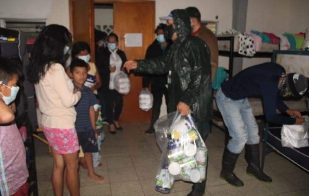 Buscan a ocho desaparecidos y la rehabilitación de la infraestructura, mientras sigue lloviendo Gran cantidad de personas se mantienen en varios albergues en donde se les da asistencia.