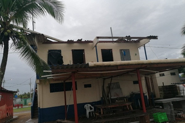 La sede del Servicio Nacional Aeronaval también resultó afectada por la voladura del techo. La sede del Servicio Nacional Aeronaval también resultó afectada por la voladura del techo.