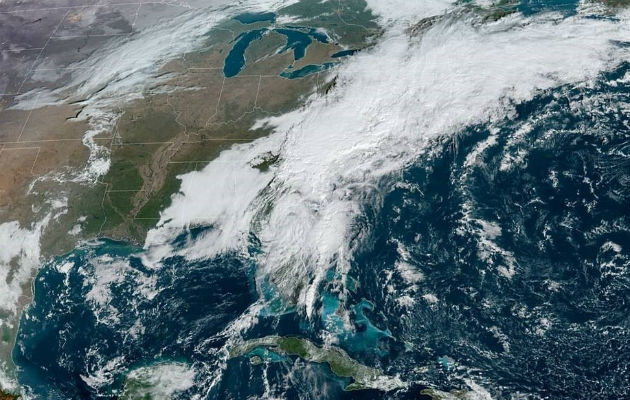 El centro de la tormenta tropical Eta atraviesa el norte de Florida con fuertes vientos y lluvias en dirección al Atlántico. Foto: EFE. El centro de la tormenta tropical Eta atraviesa el norte de Florida con fuertes vientos y lluvias en dirección al Atlántico. Foto: EFE.