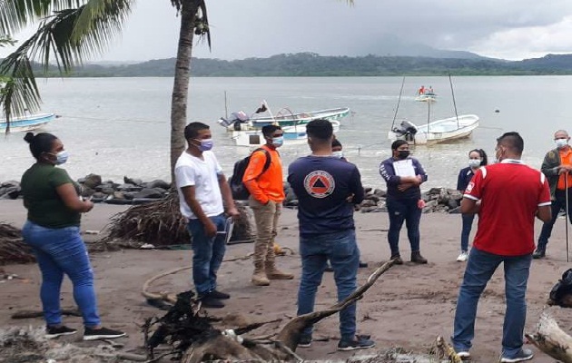 Un grupo de voluntarios recorre el sector de Kosovo, en La Chorrera, para informar a la población sobre medidas de prevención. Foto: @presidenciapma Un grupo de voluntarios recorre el sector de Kosovo, en La Chorrera, para informar a la población sobre medidas de prevención. Foto: @presidenciapma