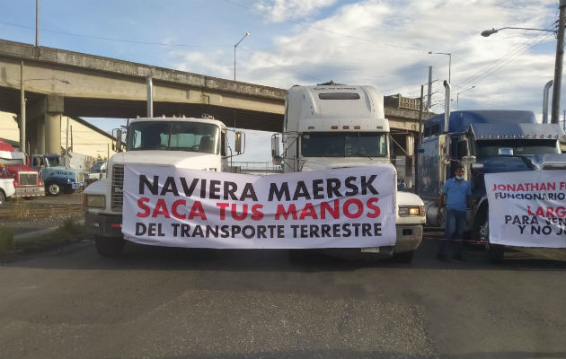 Los transportistas cerraron los Cuatro Altos y la autopista. Foto: Diómedes Sánchez S. Los transportistas cerraron los Cuatro Altos y la autopista. Foto: Diómedes Sánchez S.