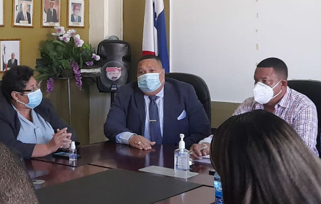 El alcalde de Colón, Rolando Alexis Lee, ha puesto un plazo a la empresa. Foto: Diómedes Sánchez S. El alcalde de Colón, Rolando Alexis Lee, ha puesto un plazo a la empresa. Foto: Diómedes Sánchez S.