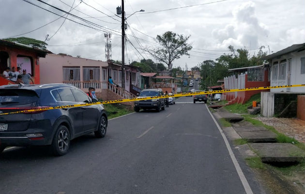 Todo el perímetro de la escena del crimen fue acordonado con cinta amarilla. Foto: Diómedes Sánchez S. Todo el perímetro de la escena del crimen fue acordonado con cinta amarilla. Foto: Diómedes Sánchez S.