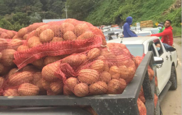 Durante fin de año se incrementa el consumo de cebolla, papa y otros rubros. Foto: José Vásquez. Durante fin de año se incrementa el consumo de cebolla, papa y otros rubros. Foto: José Vásquez.