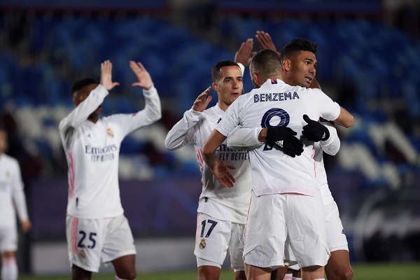 real_madrid_benzema_efe.jpg Jugadores de Real Madrid festejan. Foto:EFE