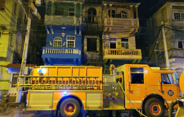 Durante este incendio la queja fue la baja presión del agua, para poder atender la emergencia. Foto: Diómedes Sánchez S. Durante este incendio la queja fue la baja presión del agua, para poder atender la emergencia. Foto: Diómedes Sánchez S.