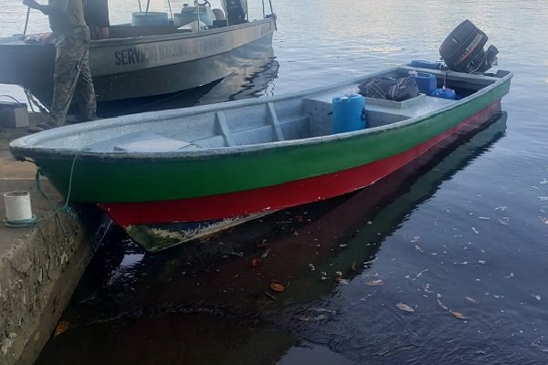 En el operativo de patrullaje también se incautaron 20 paquetes de hierba seca que se presume sea marihuana, las cuales estaban ocultas en dos hieleras. En el operativo de patrullaje también se incautaron 20 paquetes de hierba seca que se presume sea marihuana, las cuales estaban ocultas en dos hieleras.