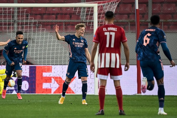 El Arsenal goleó 3-0 en su visita al Olympiacos. Foto. Twitter El Arsenal goleó 3-0 en su visita al Olympiacos. Foto. Twitter