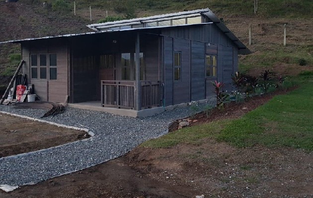 Casas seguras y duraderas a partir de los perfiles plásticos. Foto: Cortesía Casas seguras y duraderas a partir de los perfiles plásticos. Foto: Cortesía