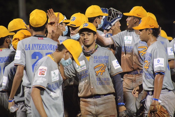 herrera-beisbol_juvenil.jpg Peloteros de Herrera. Foto: Fedebeis