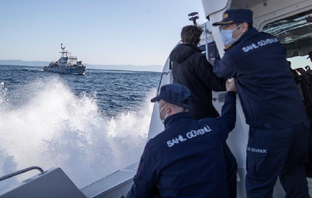 Turquía ha interceptado en el Egeo a unos 2,700 migrantes, unos 1,900 de ellos tras una supuesta devolución. Foto: EFE Turquía ha interceptado en el Egeo a unos 2,700 migrantes, unos 1,900 de ellos tras una supuesta devolución. Foto: EFE