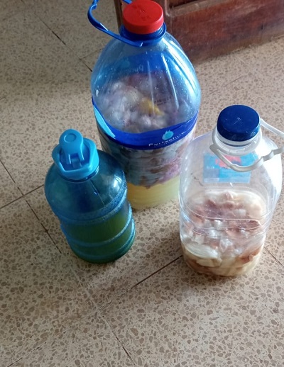 Se decomisaron galones de bebidas fermentada. Se decomisaron galones de bebidas fermentada.