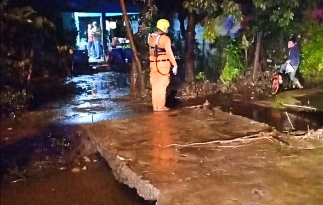 Sinaproc informó que 196 personas resultaron afectadas por las lluvias en la ciudad de David durante las últimas horas. Foto: Mayra Madrid Sinaproc informó que 196 personas resultaron afectadas por las lluvias en la ciudad de David durante las últimas horas. Foto: Mayra Madrid