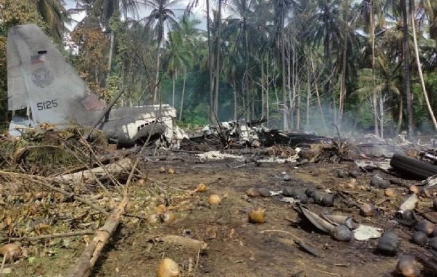 Más de 40 muertos en accidente de un avión militar en el sur de Filipinas. Foto: EFE