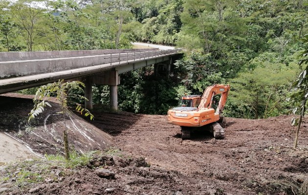 Dentro de este proyecto se trabaja en el mantenimiento de los 16 puentes vehiculares con el fin de evitar que con futuras lluvias las estructuras puedan verse afectadas. Foto: José Vásquez Dentro de este proyecto se trabaja en el mantenimiento de los 16 puentes vehiculares con el fin de evitar que con futuras lluvias las estructuras puedan verse afectadas. Foto: José Vásquez