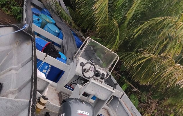 La interdicción de la lancha y el decomiso de la sustancia ilícita se logró en las cercanías a isla Colón. Foto: Maya Madrid La interdicción de la lancha y el decomiso de la sustancia ilícita se logró en las cercanías a isla Colón. Foto: Maya Madrid