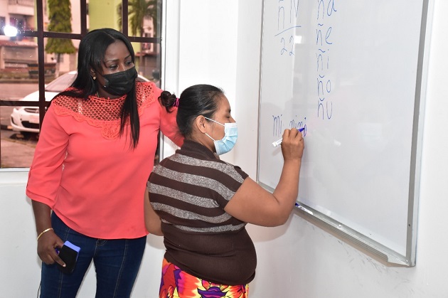 El programa "Yo sí Puedo, Muévete por Panamá" tiene un componente de género, ya que el 67.2% de los alfabetizados de los últimos dos años han sido mujeres rurales. Foto: Cortesía Mides