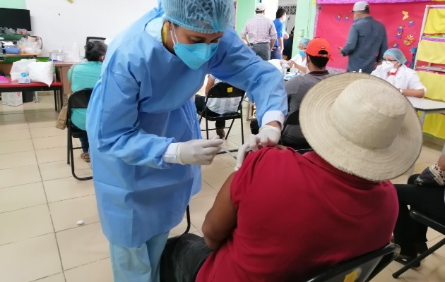 Aún se mantienen campañas de vacunación para quienes no estén inmunizados. Foto: Thays Domínguez Aún se mantienen campañas de vacunación para quienes no estén inmunizados. Foto: Thays Domínguez