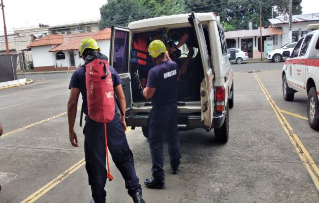 El joven fue trasladado en una ambulancia de los bomberos al cuarto de urgencias del hospital Rafael Hernández, en David. Foto: José Vásquez El joven fue trasladado en una ambulancia de los bomberos al cuarto de urgencias del hospital Rafael Hernández, en David. Foto: José Vásquez