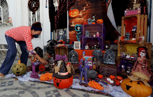 Los muertos, los dioses, el perro y la catrina, los personajes del Día de Muerto en México. Foto: EFE