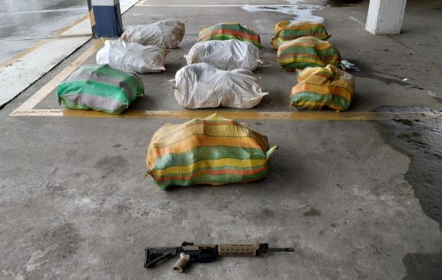 Las autoridades precisaron que aún falta por determinar la cantidad exacta de droga incautada. Foto: Proteger y Servir