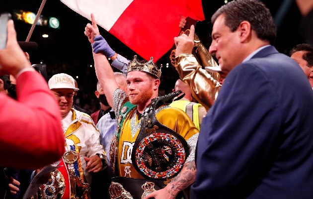 El campeón mexicano Saúl "Canelo" Álvarez escribió este sábado otro capítulo más en la historia del boxeo. Foto: EFE