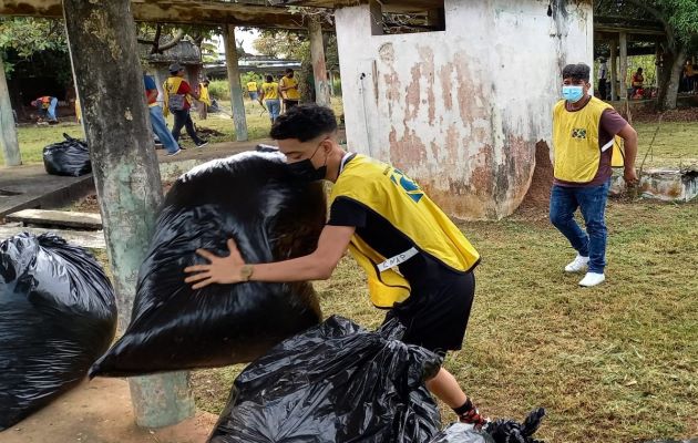 Con esta jornada de limpieza se apoya a la comunidad chorrerana. Foto. Dayana Rivas Con esta jornada de limpieza se apoya a la comunidad chorrerana. Foto. Dayana Rivas
