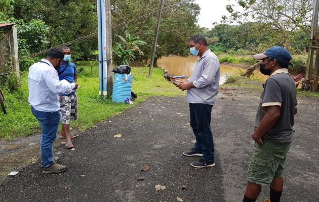 Técnicos del Ministerio de Ambiente continuarán con las investigaciones para determinar las causas de la mortandad de peces en el río San Pablo. Foto: Cortesía MiAmbiente Técnicos del Ministerio de Ambiente continuarán con las investigaciones para determinar las causas de la mortandad de peces en el río San Pablo. Foto: Cortesía MiAmbiente