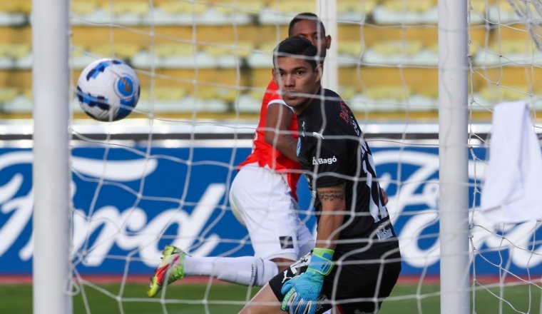 Ismael Díaz anotá el gol de Universidad Católica en Copa Libertadores. Foto:EFE Ismael Díaz anotá el gol de Universidad Católica en Copa Libertadores. Foto:EFE
