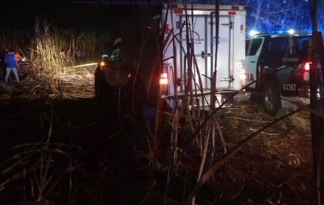 Las autoridades inician las investigaciones sobre este accidente en un cañaveral. Foto. Mayra Madrid Las autoridades inician las investigaciones sobre este accidente en un cañaveral. Foto. Mayra Madrid